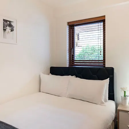 Metrostays - Merrion Square Apartment